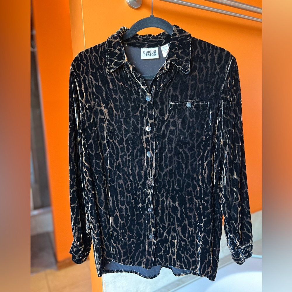 CHICO’S Design Velvet Animal Print Button Shirt Top Size 0